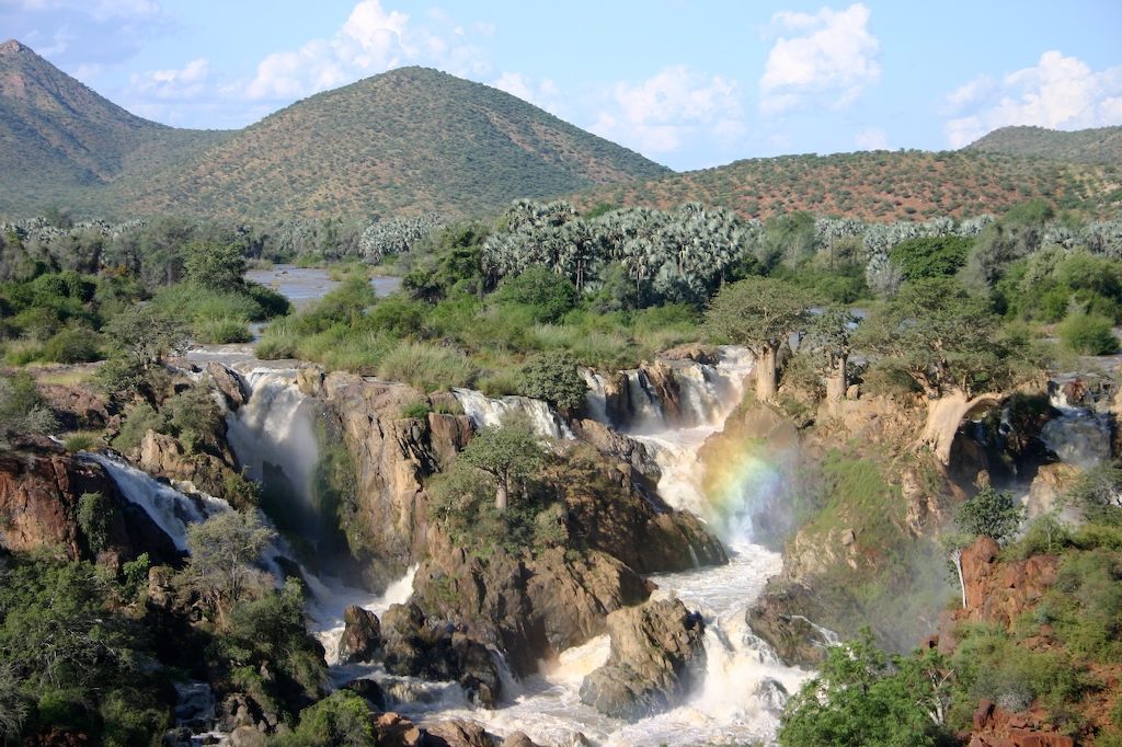 Le Epupa Falls, una serie di cascate sul fiume Kunene al confine tra Namibia e Angola
