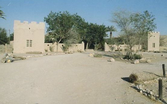 Vista exterior do Fort Sesfontein, um forte colonial restaurado em Sesfontein, Namíbia