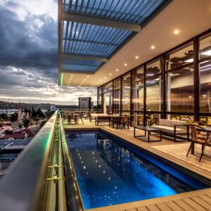 Avani Windhoek Hotel & Casino: hotel building and swimming pool