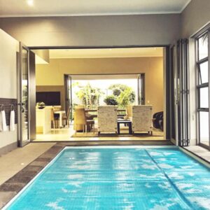 Be-Still Accommodation, Swakopmund: courtyard swimming pool