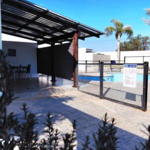 Blue Olive B and B: swimming pool and shaded terrace