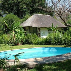Caprivi River Lodge: chalet and swimming pool