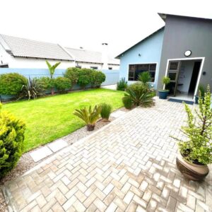 Crossroads Luxury Accommodation, Swakopmund: planted courtyard