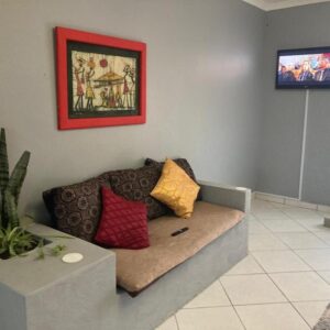 Daffodil Self Catering A, Swakopmund: sala de estar