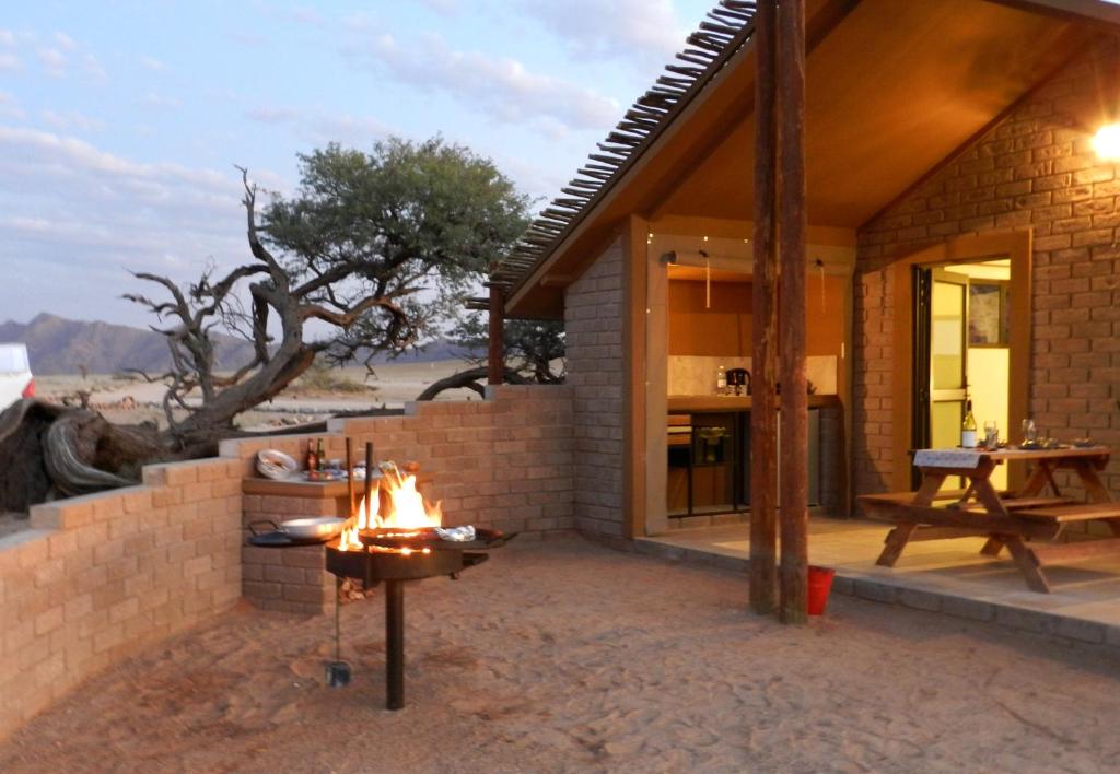 Desert Camp Sesriem: chalet in the desert with fire pit