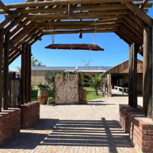 Die Skuur Campsite and Chalets: pergola and entrance to the property