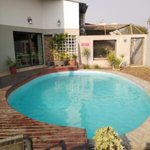 Die Windpomp Guesthouse: swimming pool in the garden