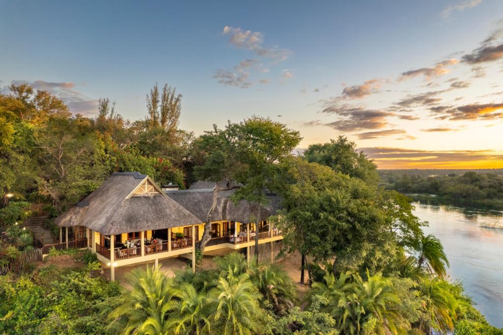 Divava Okavango Lodge: aerial view of the lodge on the riverbank