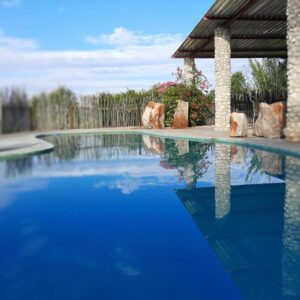 Eldorado Lodge: swimming pool and shaded gazebo