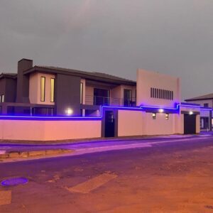 Elilo Bed and Breakfast Walvis Bay: house exterior at dusk