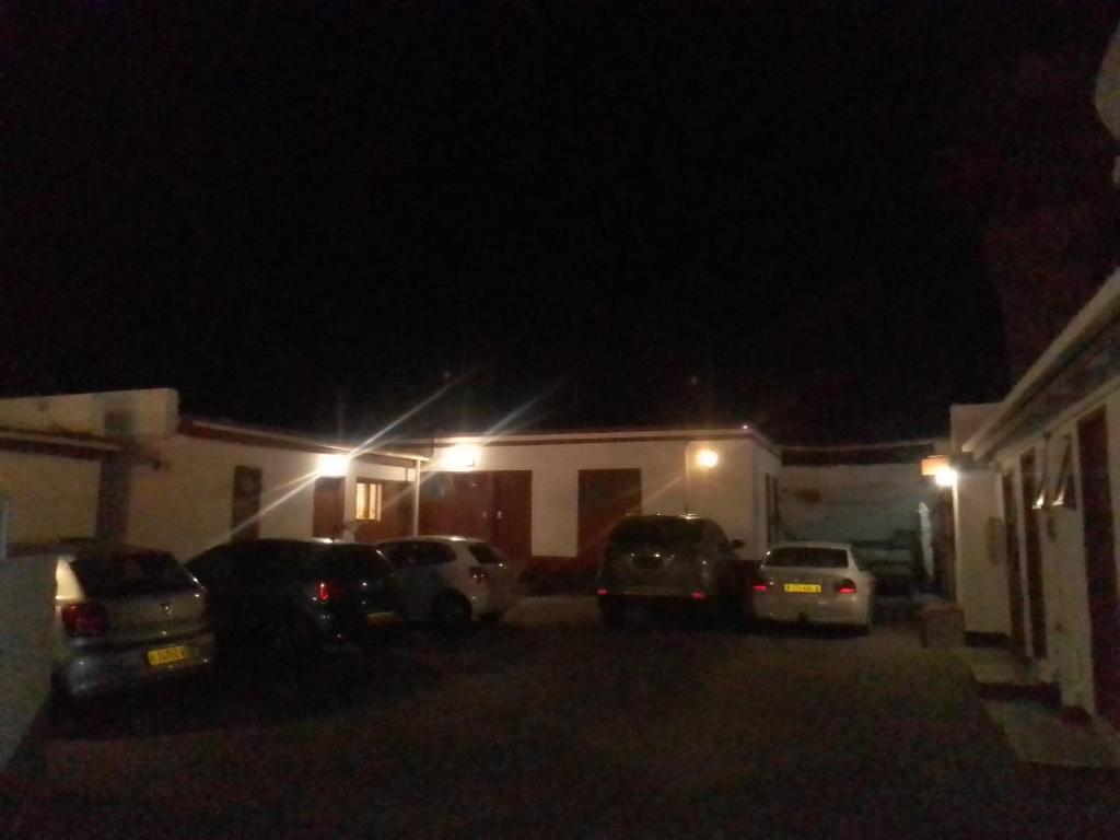 Feathers Inn Guest House Walvis Bay: facciata della guesthouse