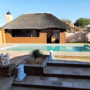 Goibib Mountain Lodge: thatched lodge and swimming pool