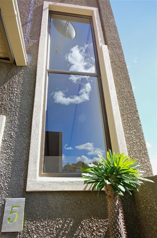 Hartmann Suites Serviced Self-Catering Apartments, Windhoek: building exterior