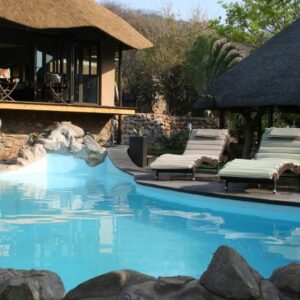 Ijaba Lodge at Buschfeld Park: swimming pool and lodge terrace
