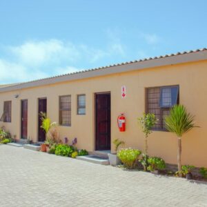 Josef Self Catering Swakopmund: edifício com palmeiras