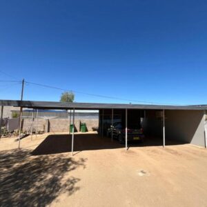 Karas-inn Bed and Breakfast: property frontage and covered parking