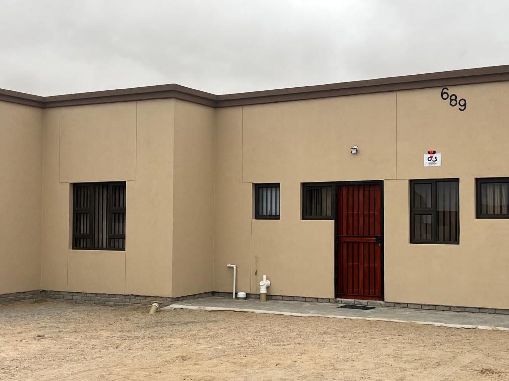 Kikis Inn Self-Catering Swakopmund: building entrance