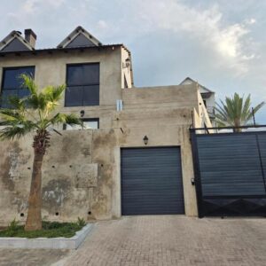 Luvlé Stay, Windhoek — house exterior with palm tree