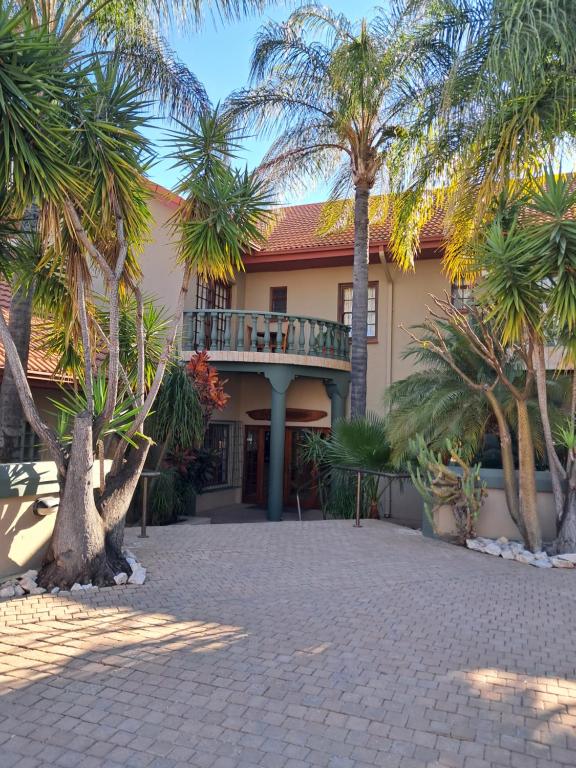 Makalani Hotel, accommodation near Tsumeb, Namibia