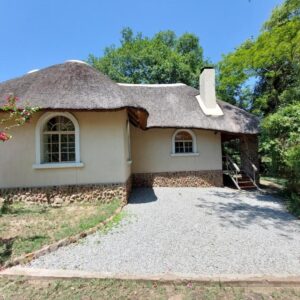 Mobola Island Lodge: thatched chalet at the lodge