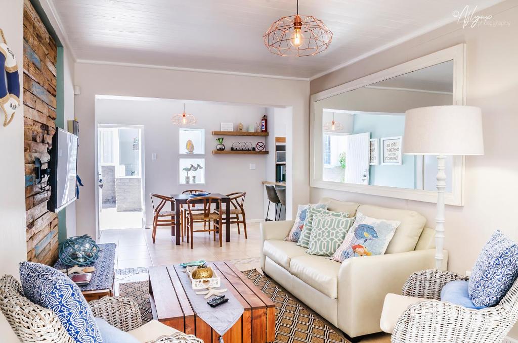 Mylas Cottage, Swakopmund: living area