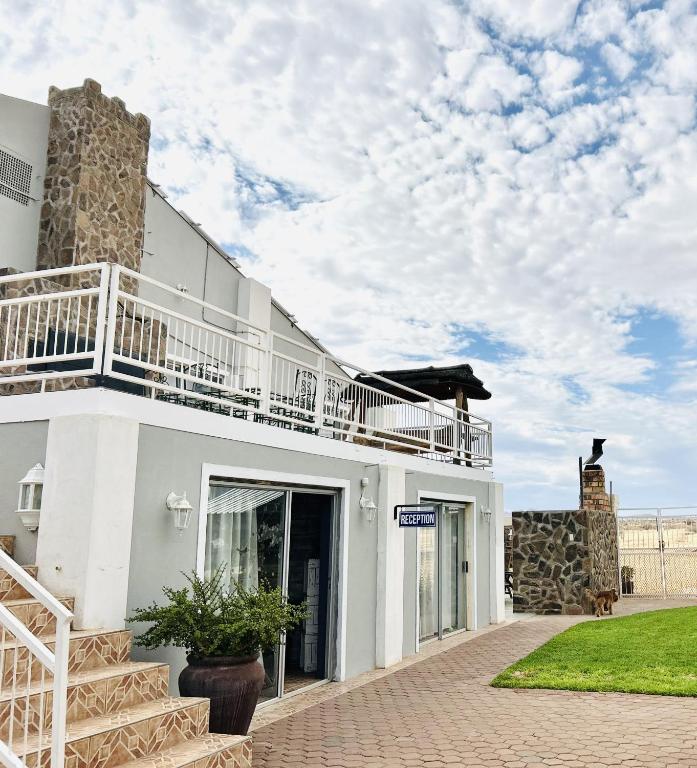 Namgate Guesthouse: guesthouse exterior with balcony
