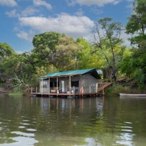 Ndhovu Safari Lodge: riverfront setting on the Okavango