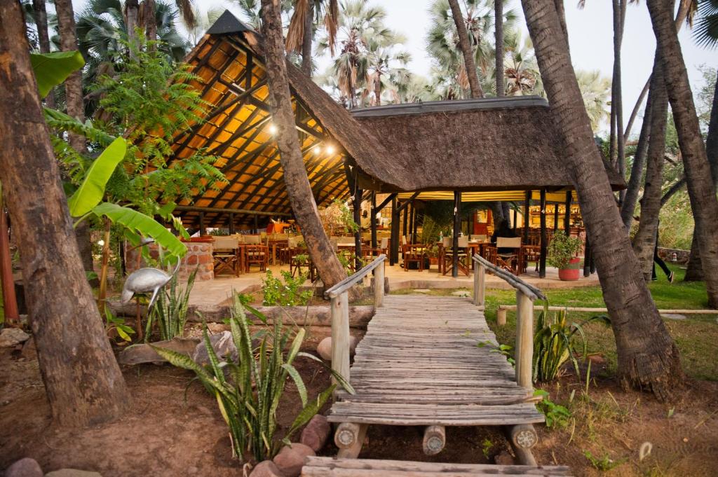Omarunga Epupa-Falls Camp: walkway through the camp