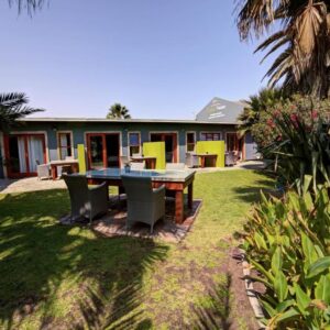 Organic Stay Guesthouse Swakopmund: guesthouse and garden seating in the yard