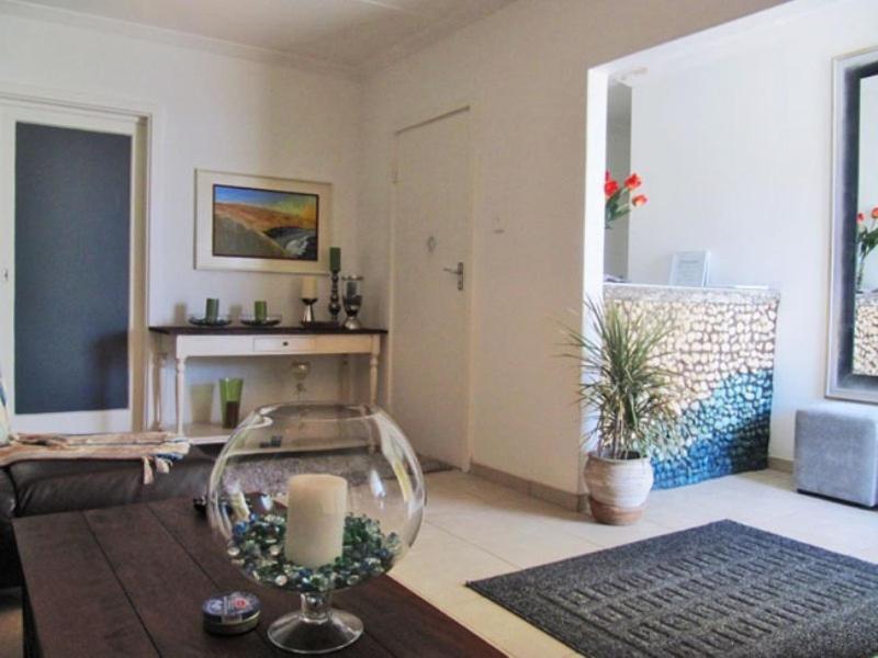Pebble Stone House Bed & Breakfast Swakopmund : salon des hôtes