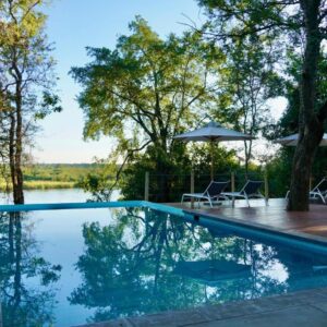 RiverDance Lodge: swimming pool overlooking the river