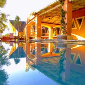 Sandrose Boutique Guesthouse, Windhoek: swimming pool in front of the guesthouse