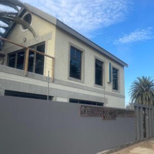 Skeleton Beach Backpackers Swakopmund: building and walled frontage