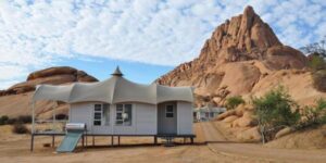 Spitzkoppen Lodge: chalet del lodge en el desierto al pie de la montaña