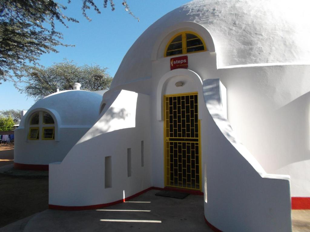 Steps Accommodation: property exterior