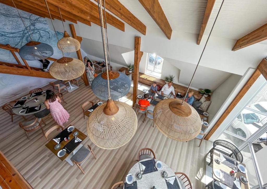 Swakopmund Luxury Suites: salón para huéspedes