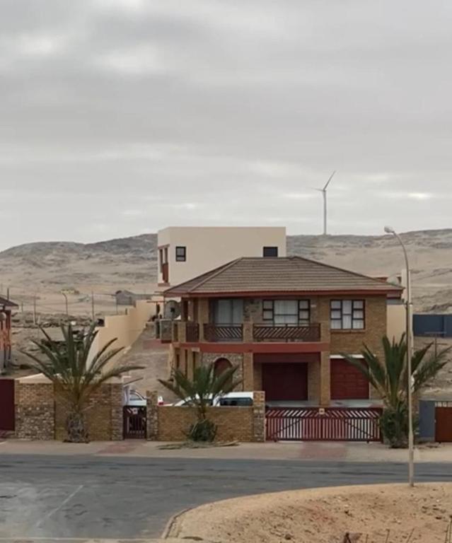 The Oasis Accommodation Luderitz: house in the desert setting