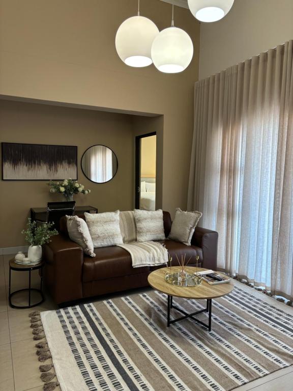 The Oryx Luxury Apartment, Windhoek — living area