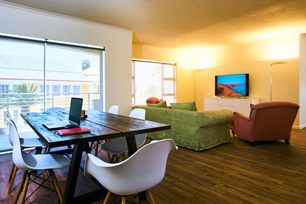 The Palms Luxury Suites, Swakopmund: living area