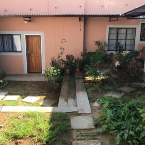 UrbanLife Keetmanshoop Accommodation: house and garden