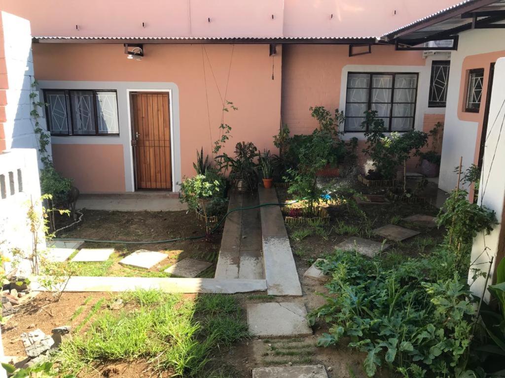 UrbanLife Keetmanshoop Accommodation: house and garden