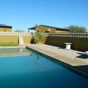 Vastrap Guest Farm: swimming pool beside the farmhouse