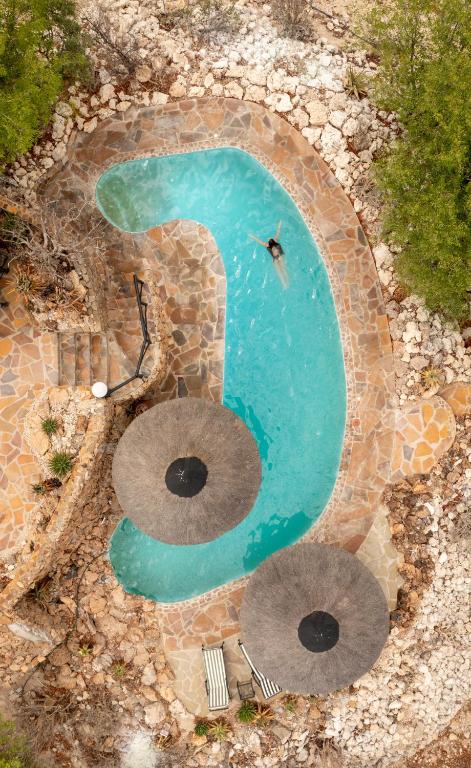 Vingerklip Lodge: swimming pool in the lodge grounds