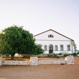 White House Guest Farm: white farmhouse exterior