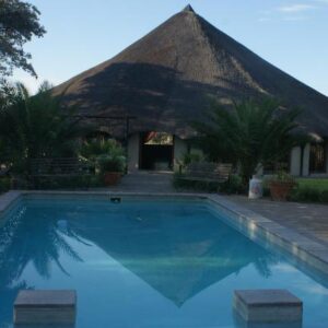 Xain Quaz Camp: swimming pool and thatched building