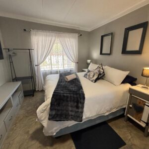 Stellies Accommodation – Room 1